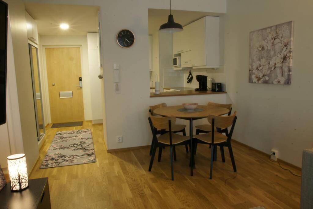 Keskustan Kaksio 45 M2 Autopaikalla, Rautatienkatu 19, 9 Krs Apartment Оулу Екстериор снимка